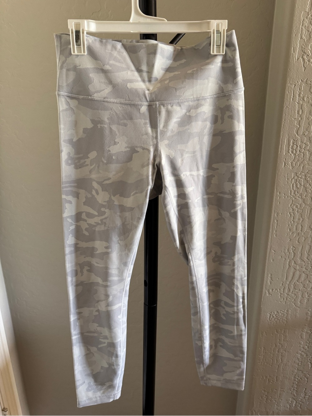 Women’s Lululemon Light Gray Camo leggings